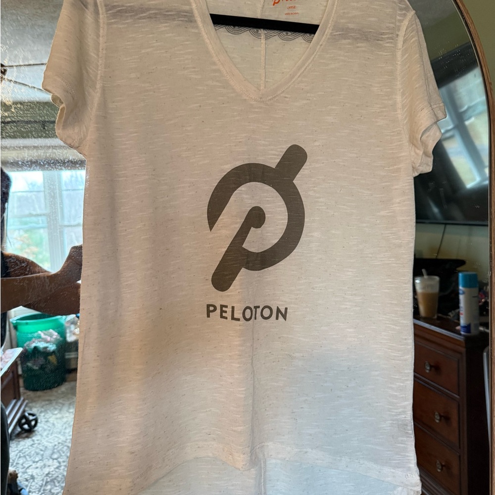 Classic Peloton Cream textured High Low T with Grey Logo and Wave design